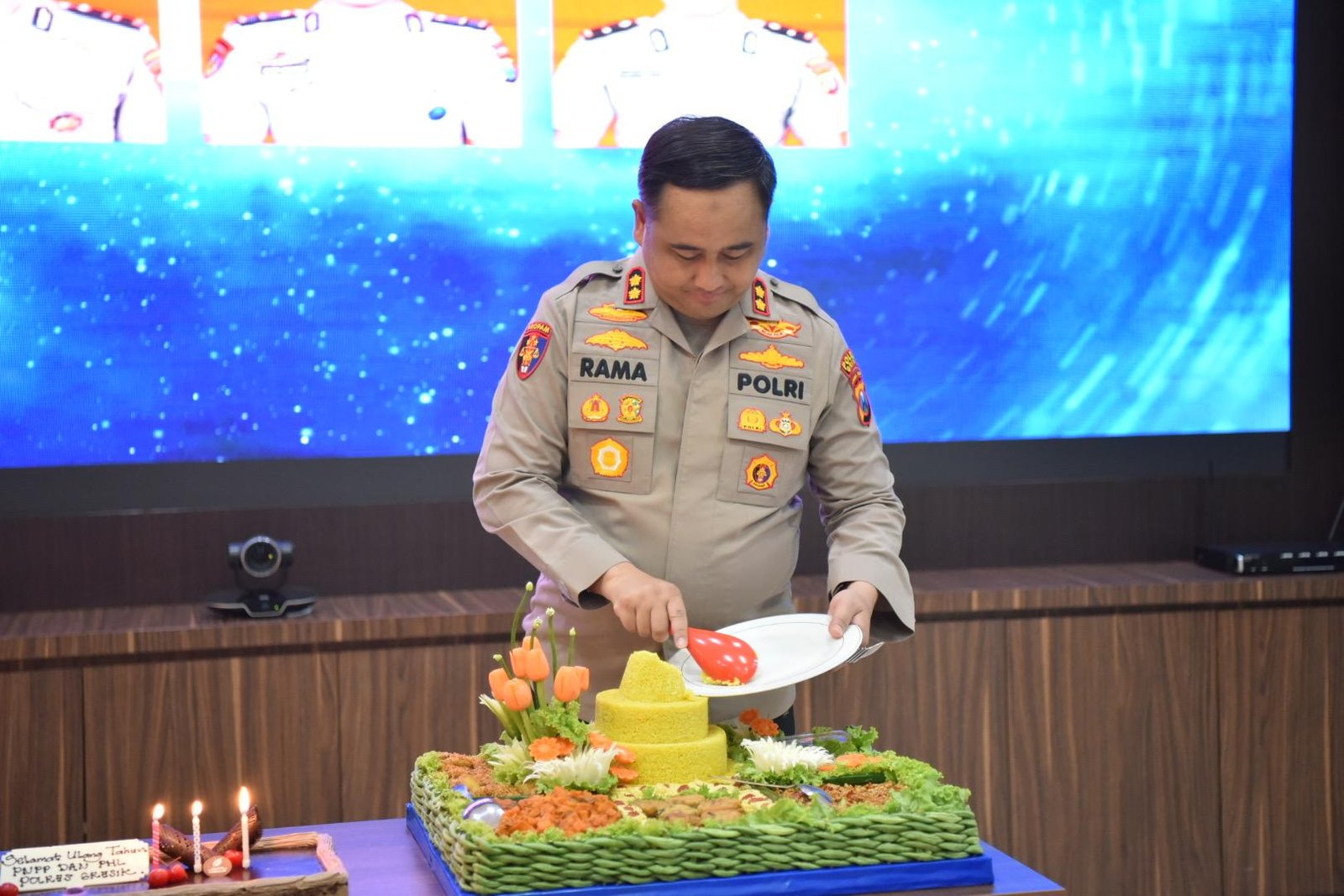 Wujud Perhatian Pimpinan, Kapolres Gresik Gelar Tasyakuran Ulang Tahun Personel