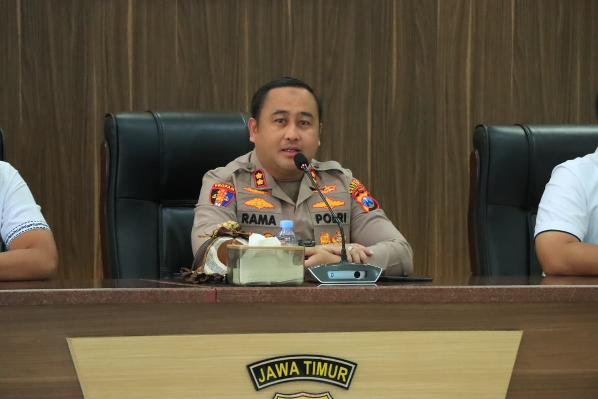 Kapolres Gresik Berangkatkan Atlet PBVSI Gresik ke Kejurnas Bolavoli U-18 2026