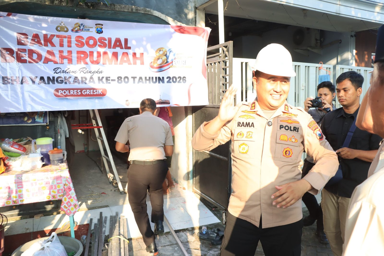 Wujud Kepedulian HUT Bhayangkara ke-80, Polres Gresik Bedah Rumah Purnawirawan Polri di Driyorejo