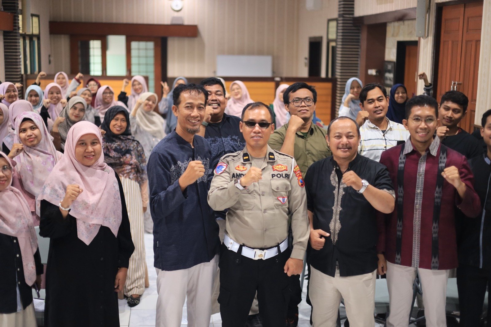 Polres Gresik Tanamkan Budaya Tertib Lalu Lintas Sejak Dini, Gandeng Guru Lewat Polantas Menyapa