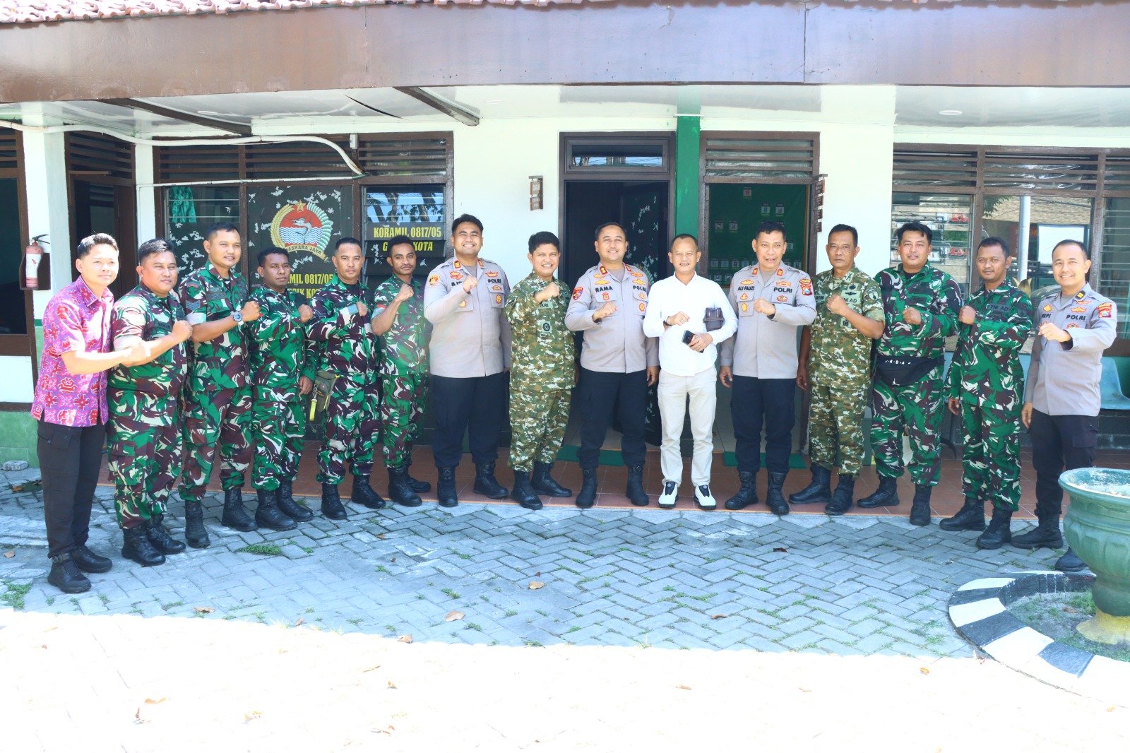 Perkokoh Sinergi TNI-Polri, Kapolres Gresik Silaturahmi ke Makodim 0817 dan Koramil Kota