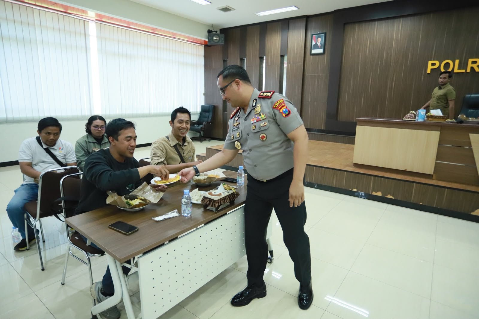 Pererat Sinergitas, Polres Gresik Gelar “Ngopi Bareng Media” Lewat Program Piramida