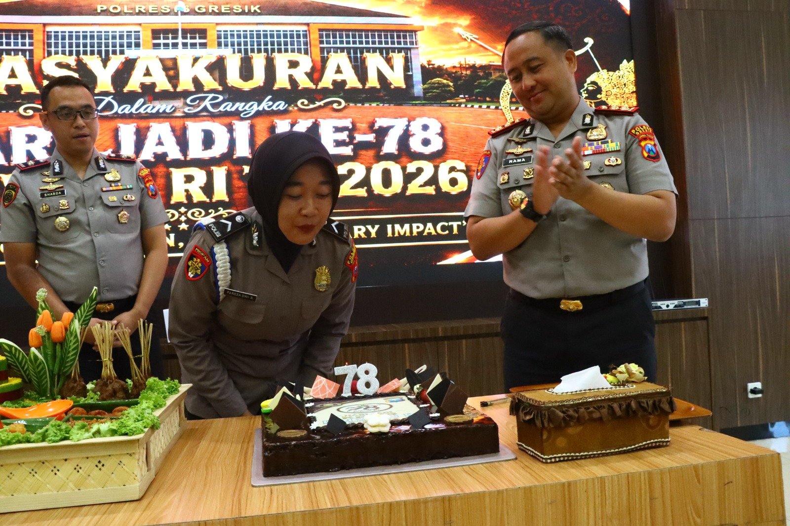 Tasyakuran HUT Polwan ke-78, Kapolres Gresik Ingatkan Profesionalisme dan Etika Bermedia Sosial