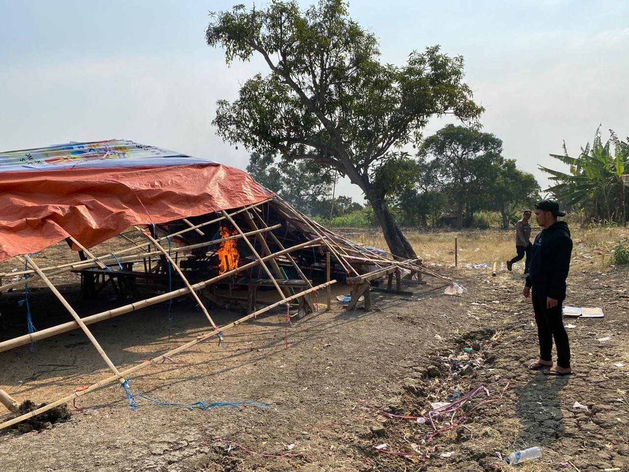 Polres Gresik Gerak Cepat Cek Aduan Dugaan Arena Sabung Ayam di Menganti, Fasilitas Langsung Dimusnahkan